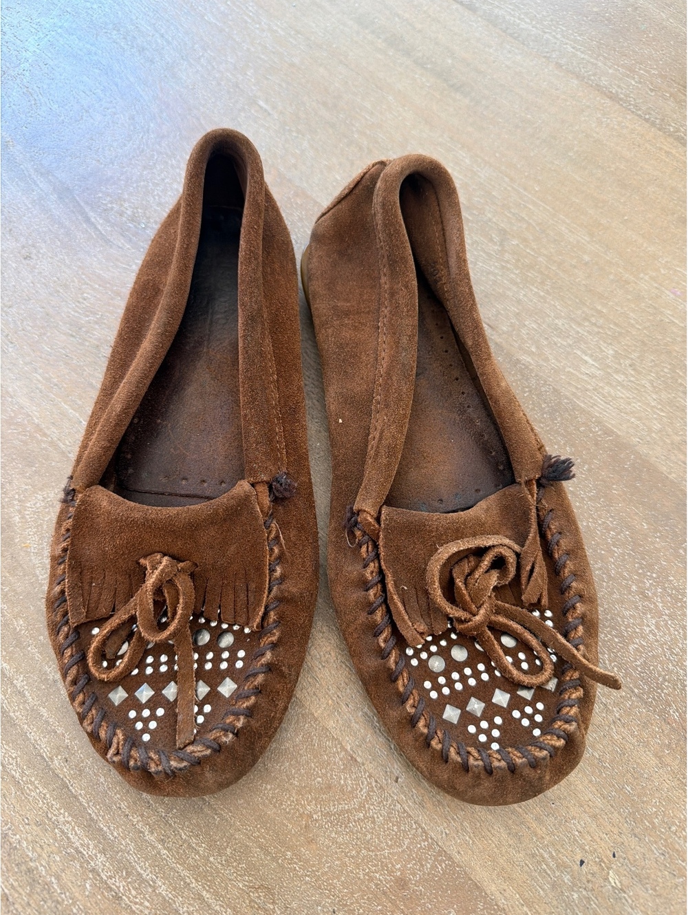 Minnetonka Brown Moccasin Flats Studded Suede Leather Western Boho Fringe Sz 6.5